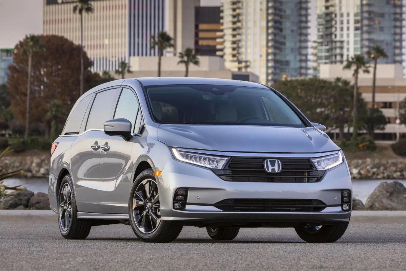 Honda Odysi Monthly carlift Dubai to Abu Dhabi
