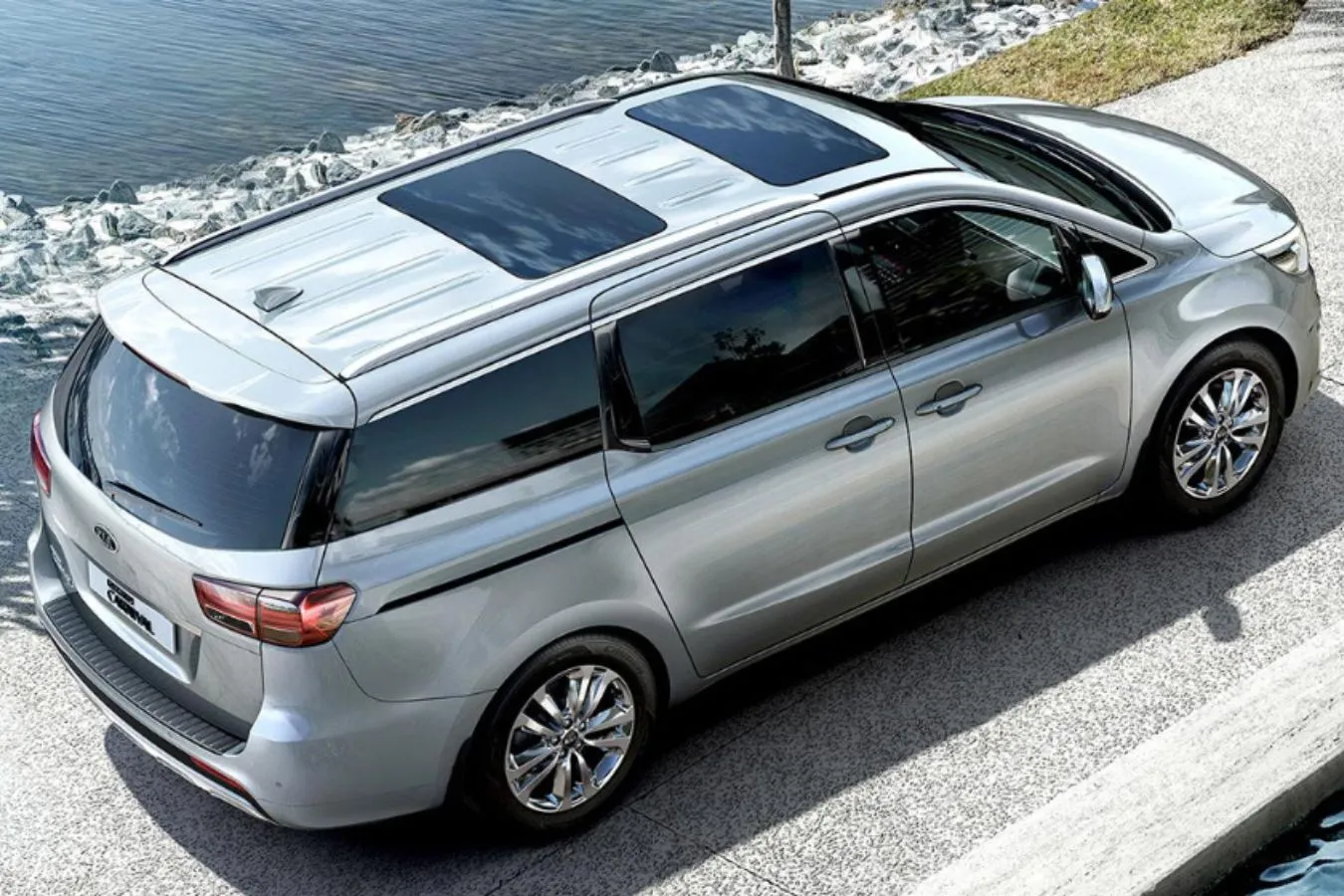 Kia Carniwal Monthly carlift Dubai to Abu Dhabi