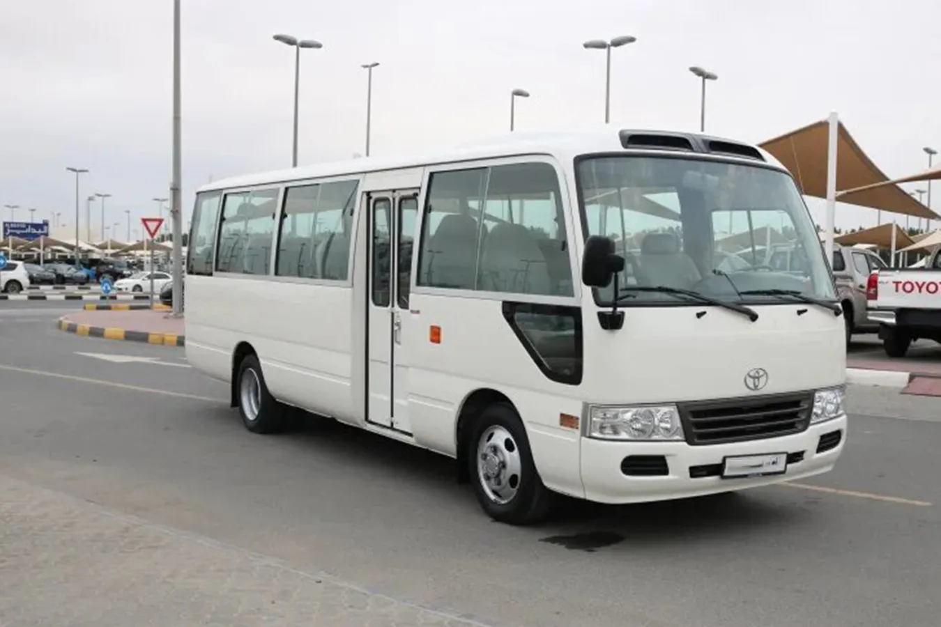 Totota-coaster-Dubai-to-Abu-Dhabi-Car-lift